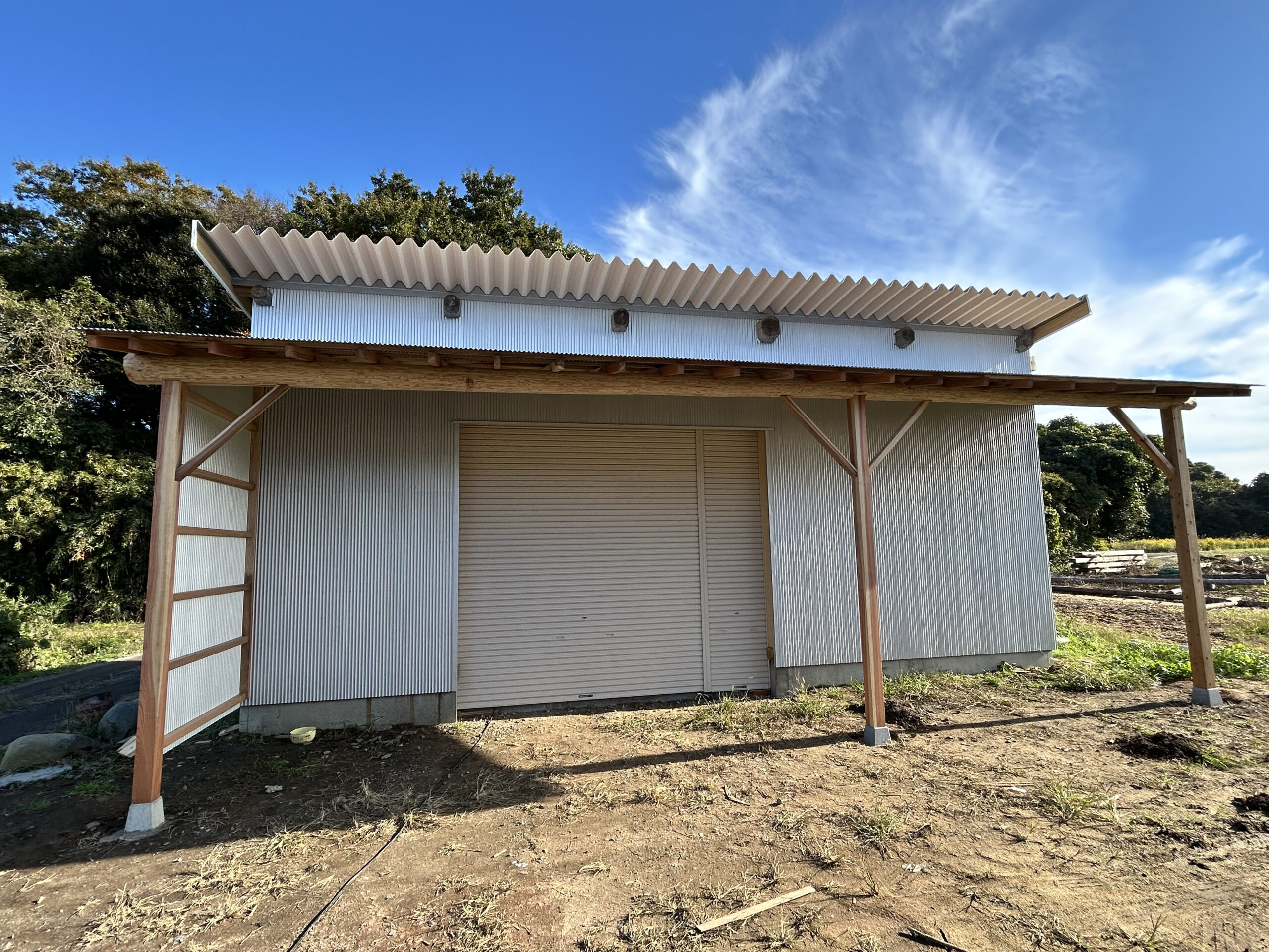 奥行き広い物置